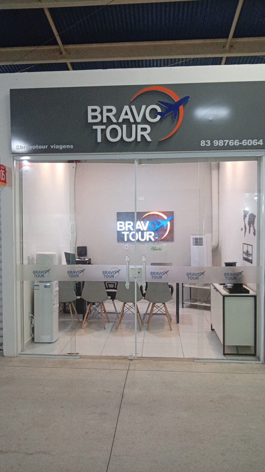 Fachada da Bravo Tour no Novo Mercado Público de Queimadas-PB